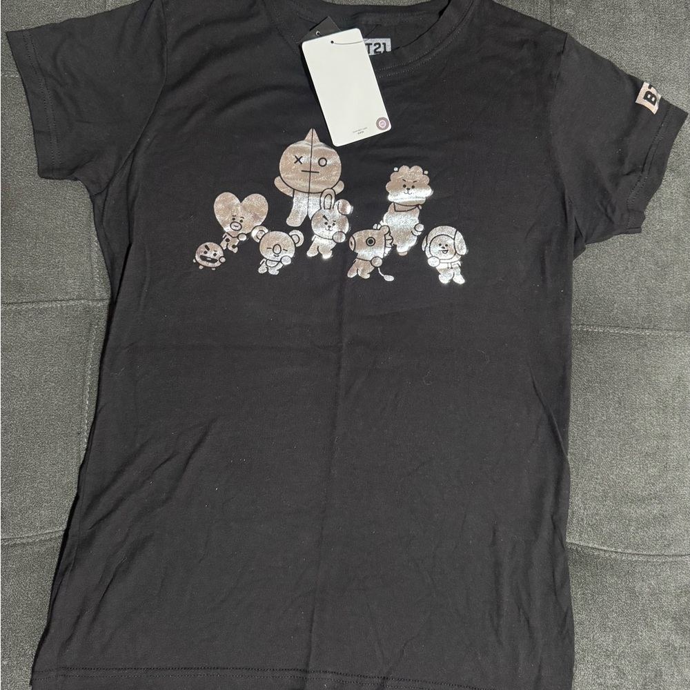 New with Tags BT21 Line Friends Black Silver Group Dance Foil Tee Juniors Large